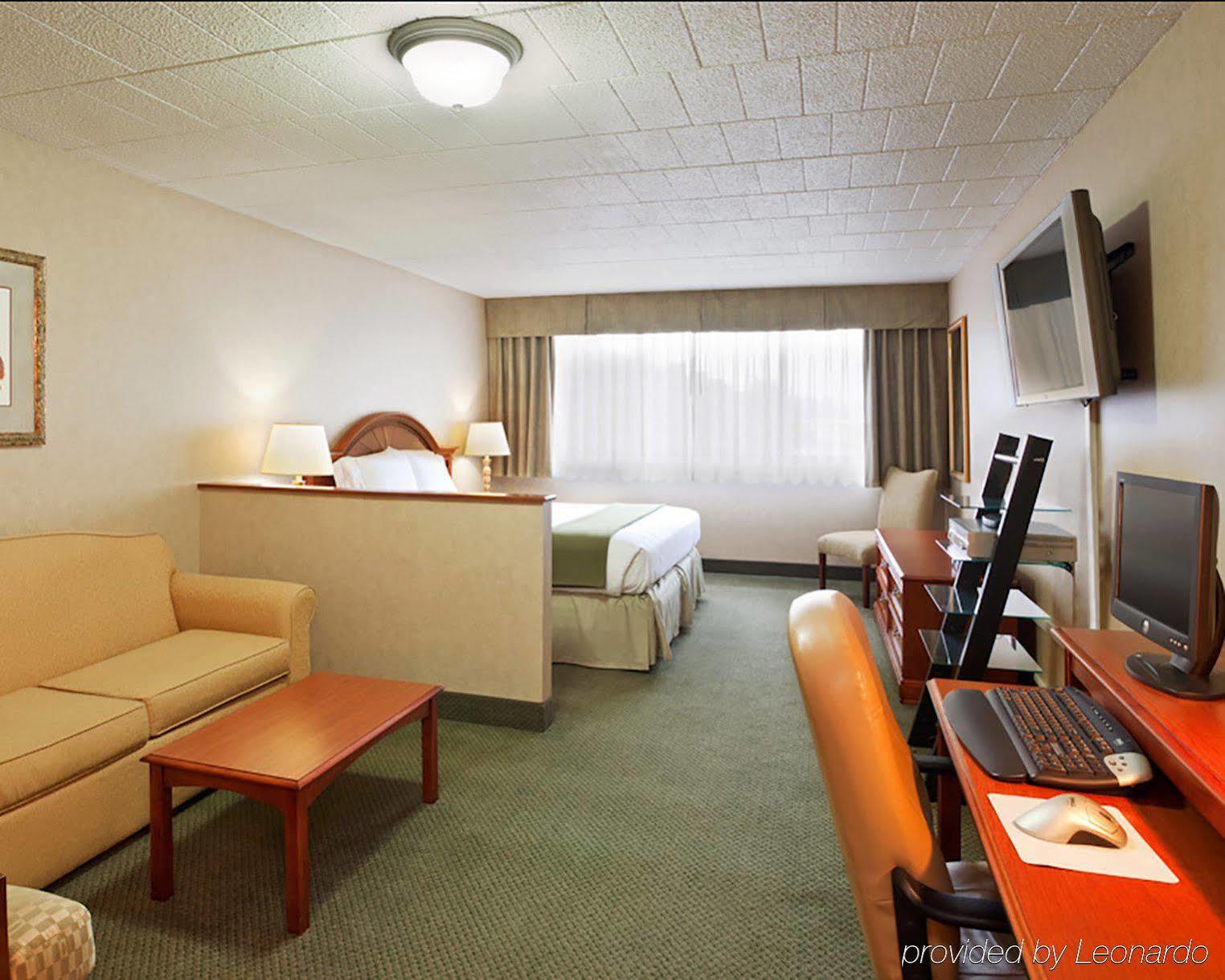 Quality Inn & Suites Altoona Exterior foto